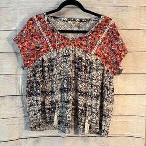 Plus Size Floral and Geometric Women's Top